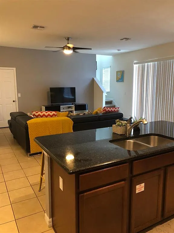 4 bed, 3.0 bath, 1907 sqft, $2,500 — Photo 3