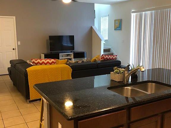 3rd image of 921 Las Fuentes Dr