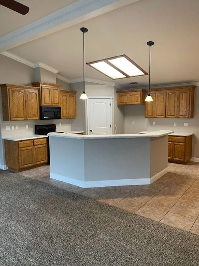 Lake California home with 2 car garage! — Photo 3