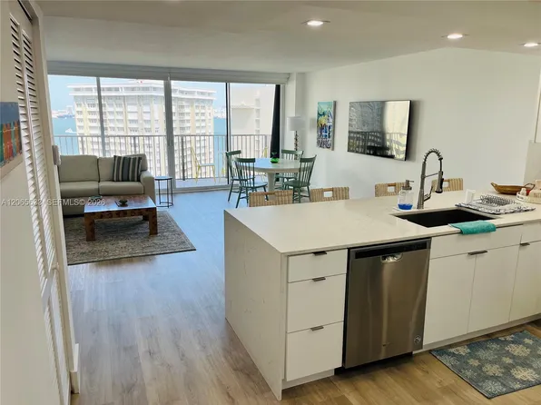 1450 Brickell Bay Dr APT 1414, Miami, FL 33131