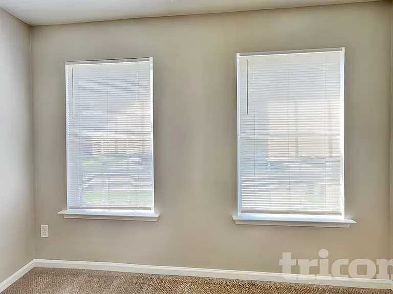 106 Newport Dr — Photo 12