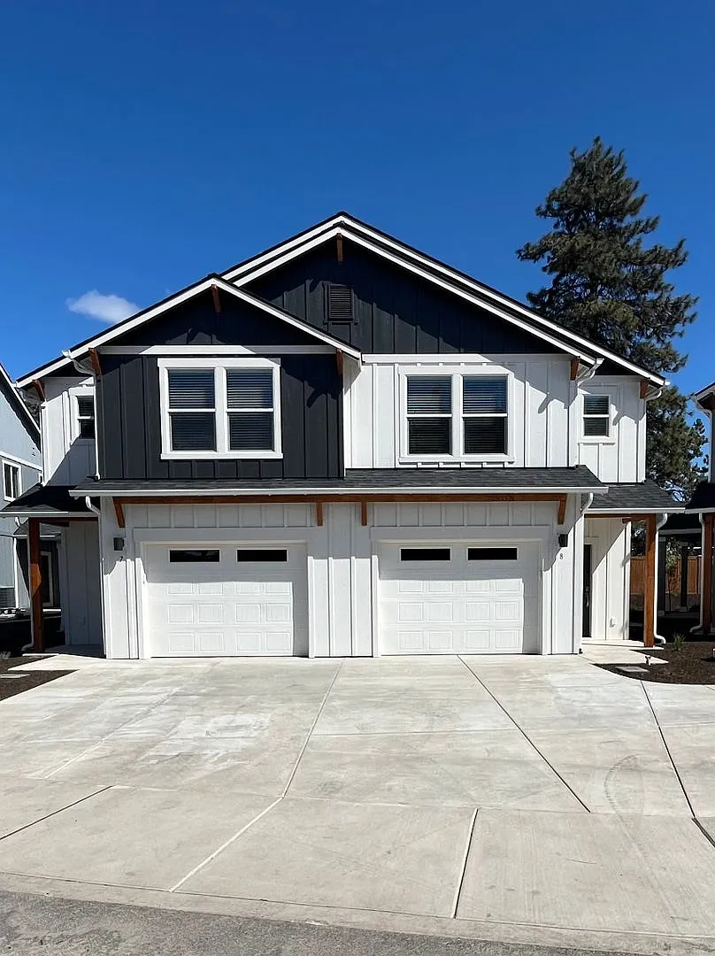 Newer Townhome in Midtown Bend with Deposit Special — Photo 1