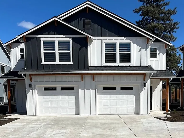 2539 NE Studio Rd — Photo 1