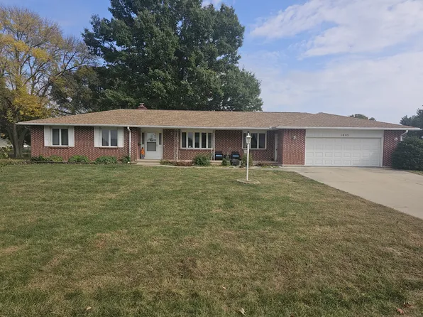 1005 Hermes Heights Dr, Rock Falls, IL 61071