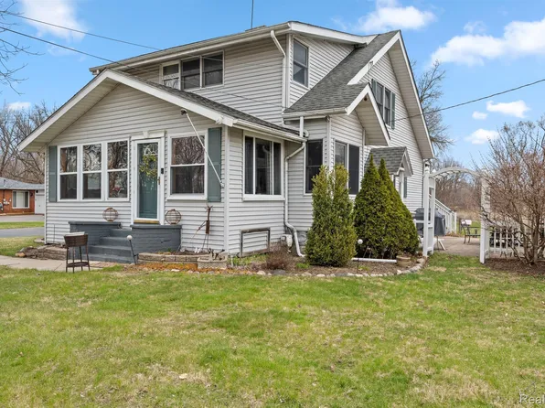 2773 Churchill Rd, Auburn Hills, MI 48326