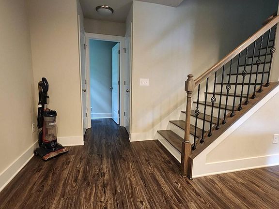 5th image of 2940 Fleetwood Dr