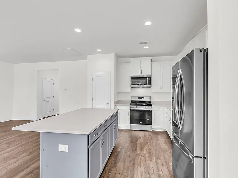 335 Chapman Cir — Photo 15