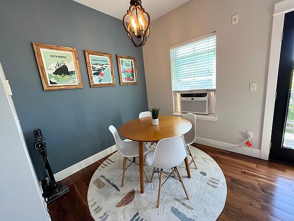4th image of 5121 26th Ave NE #B