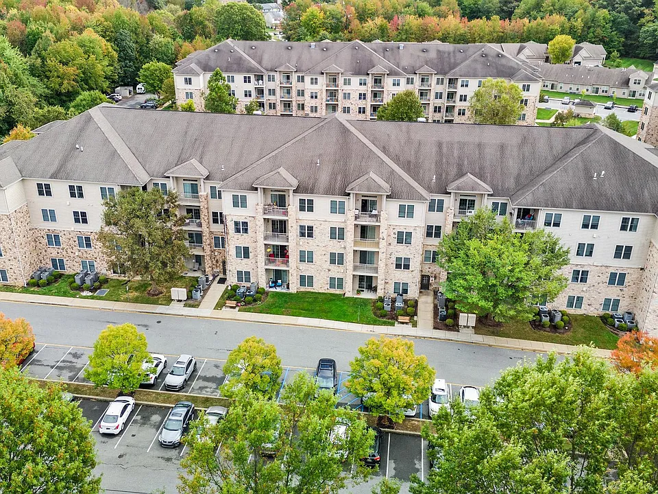 3000 Fountainview Cir #301