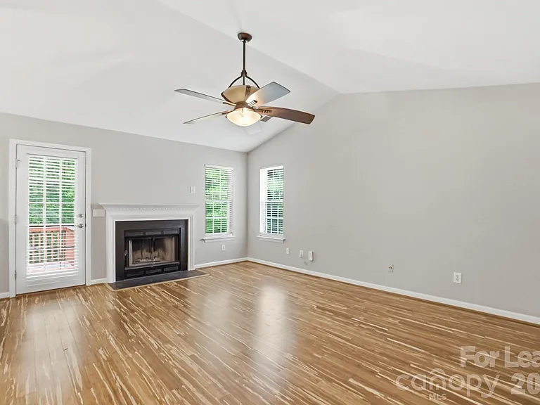 2830 Black Walnut Ln — Photo 5