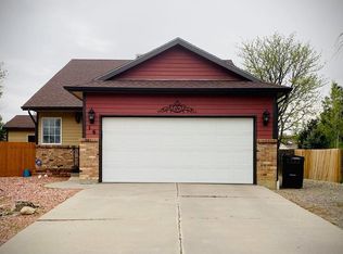 16 Arrowsmith Dr, Pueblo, CO 81008