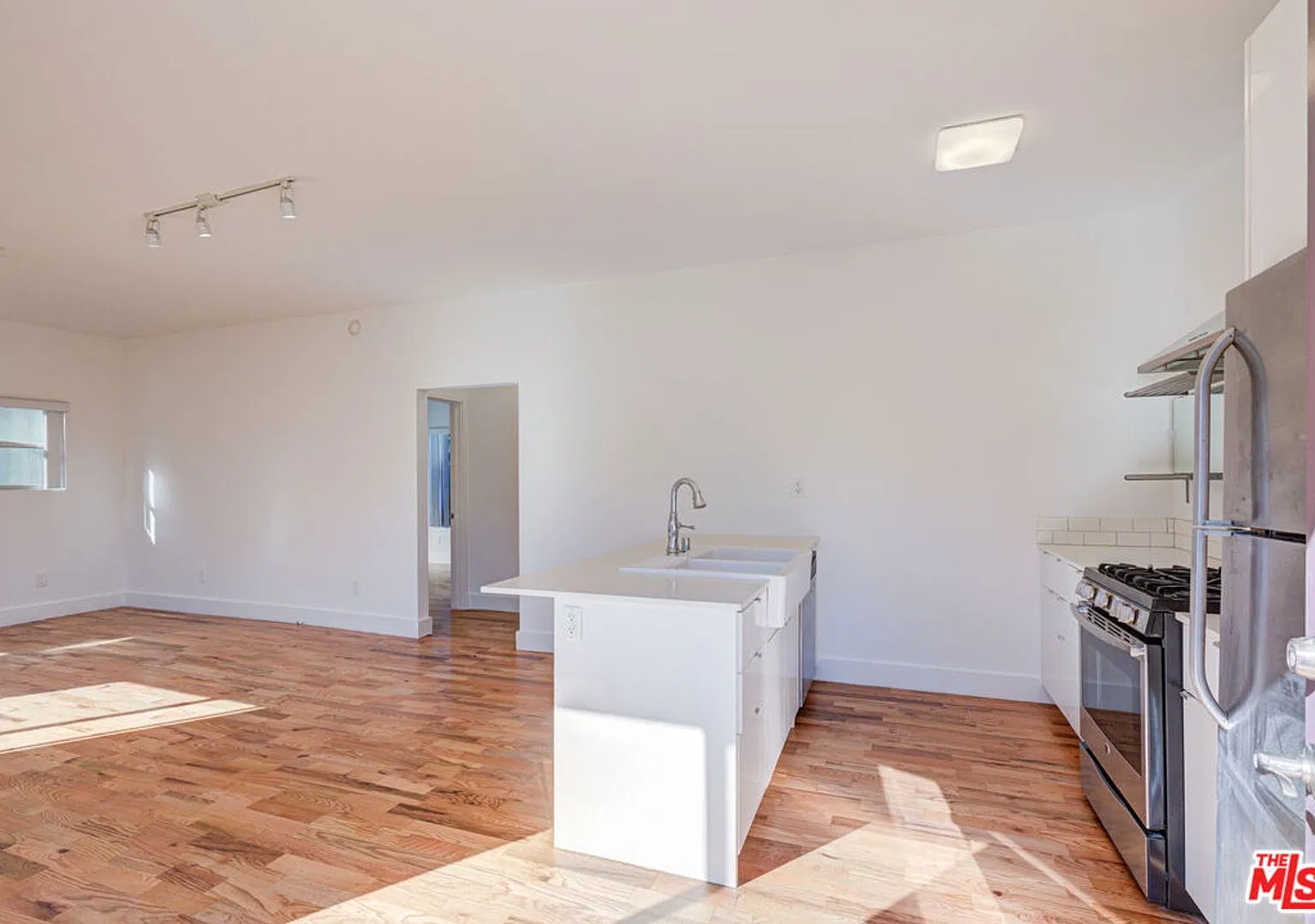Bellevue West Residences — Photo 2