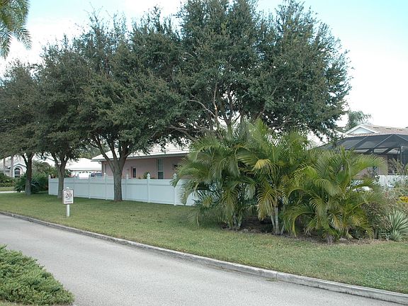 Fenced side yard