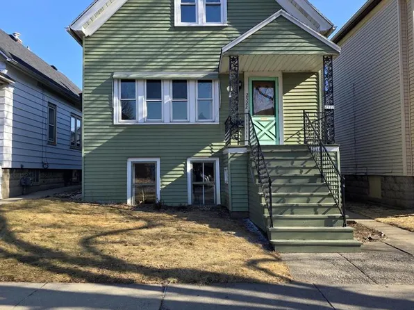 2522 South 10th STREET, Milwaukee, WI 53215