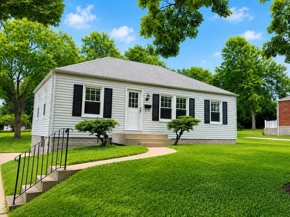 3450 Westridge Ln, Saint Ann, MO 63074