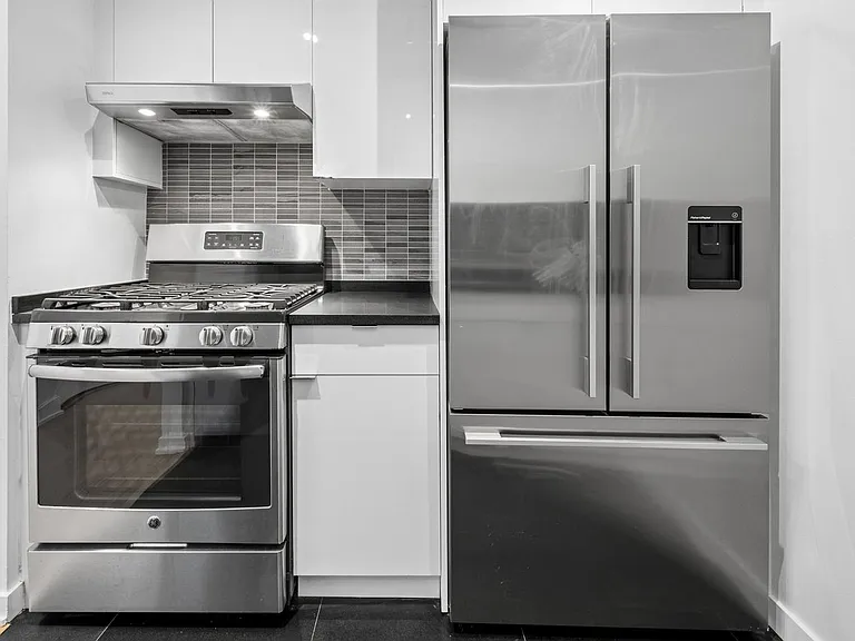 75 W End Ave #R12F — Photo 8