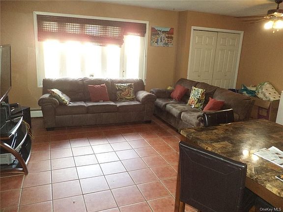2nd image of 6 Adler Ct