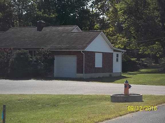 3rd image of 1215 Harrisburg Pike