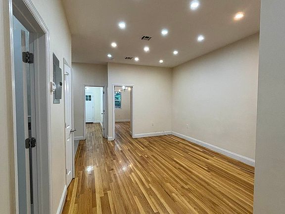 4th image of 309 Clarkson Ave #2