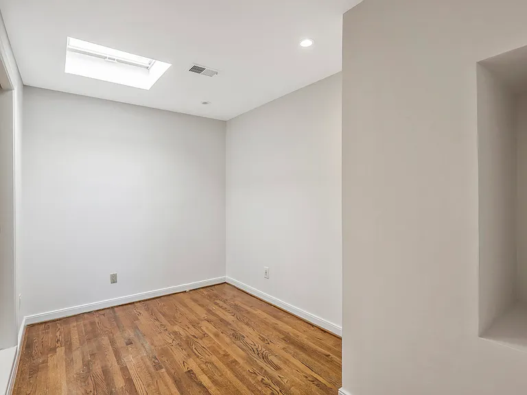 671 S Columbus St — Photo 19