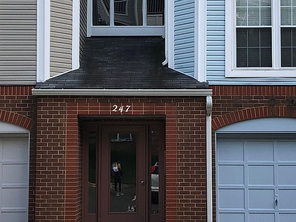 4th image of 247 S Pickett St #33