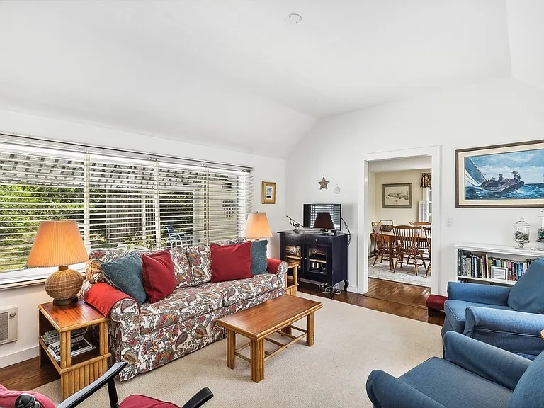 12 Jacqueline Dr — Photo 3