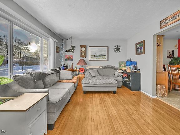 5th image of 856 Salem Ave