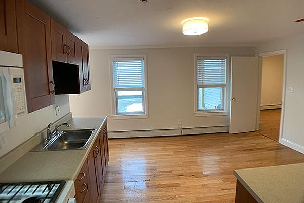 2nd image of 242 Main St APT 2R