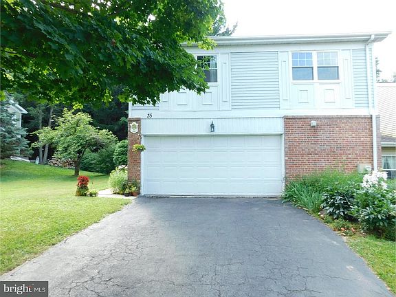 2nd image of 35 Canterbury Ct