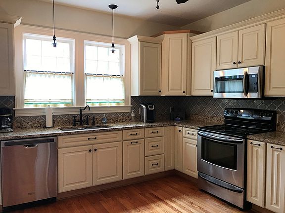 4th image of 214 Windsor St