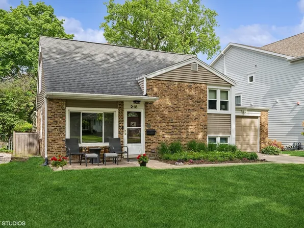 218 S Owen St, Mount Prospect, IL 60056