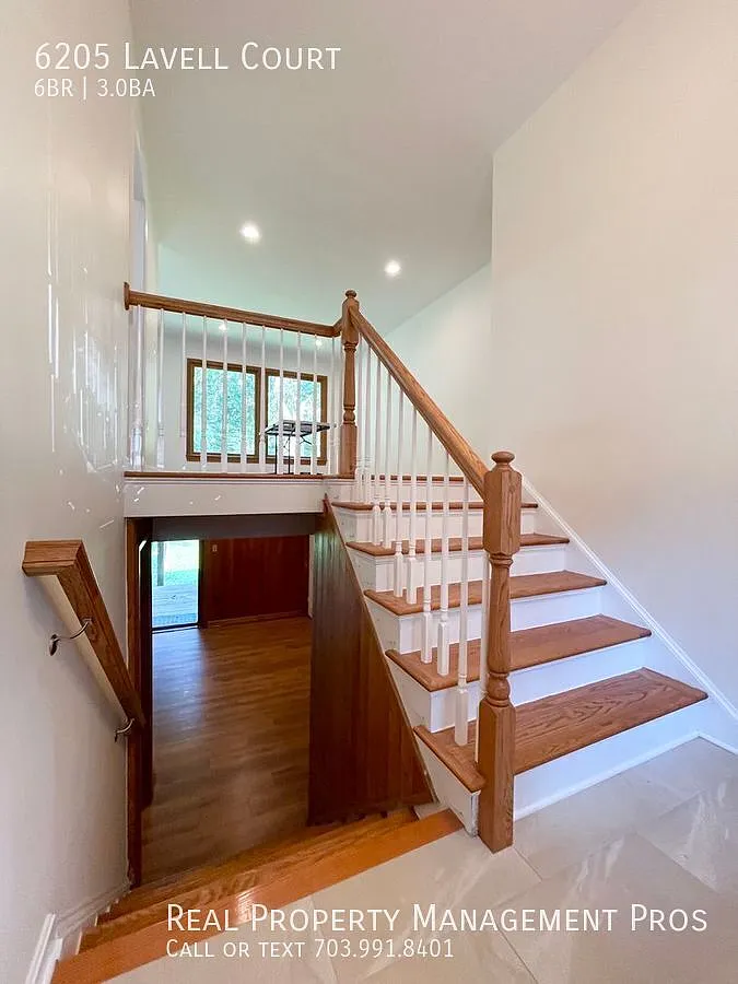 Beautiful 6 Bed/3Bath Single-Family Split-Level Home — Photo 3