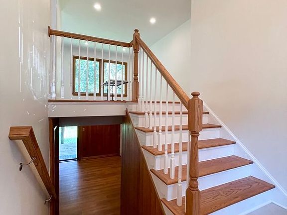 3rd image of 6205 Lavell Ct