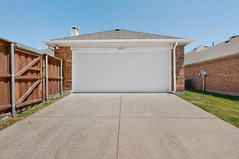 3 bed, 2.0 bath, 2142 sqft, $3,000 — Photo 3