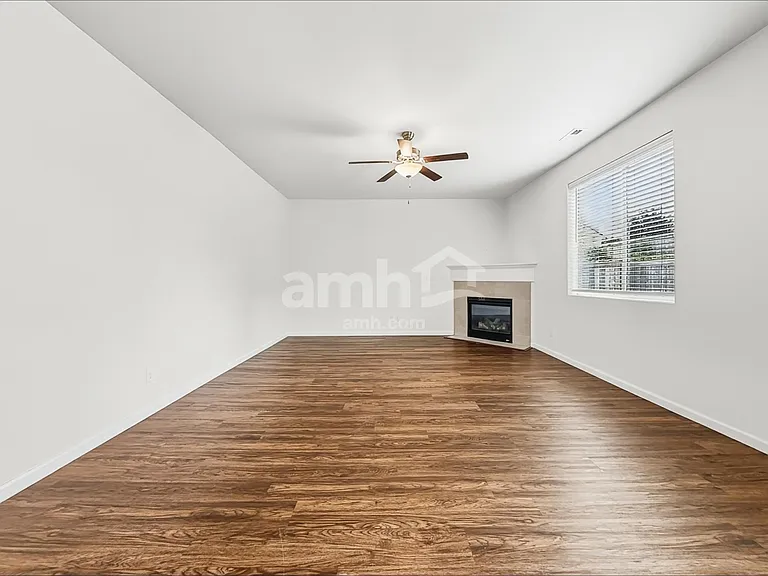 245 Iris Ln — Photo 8