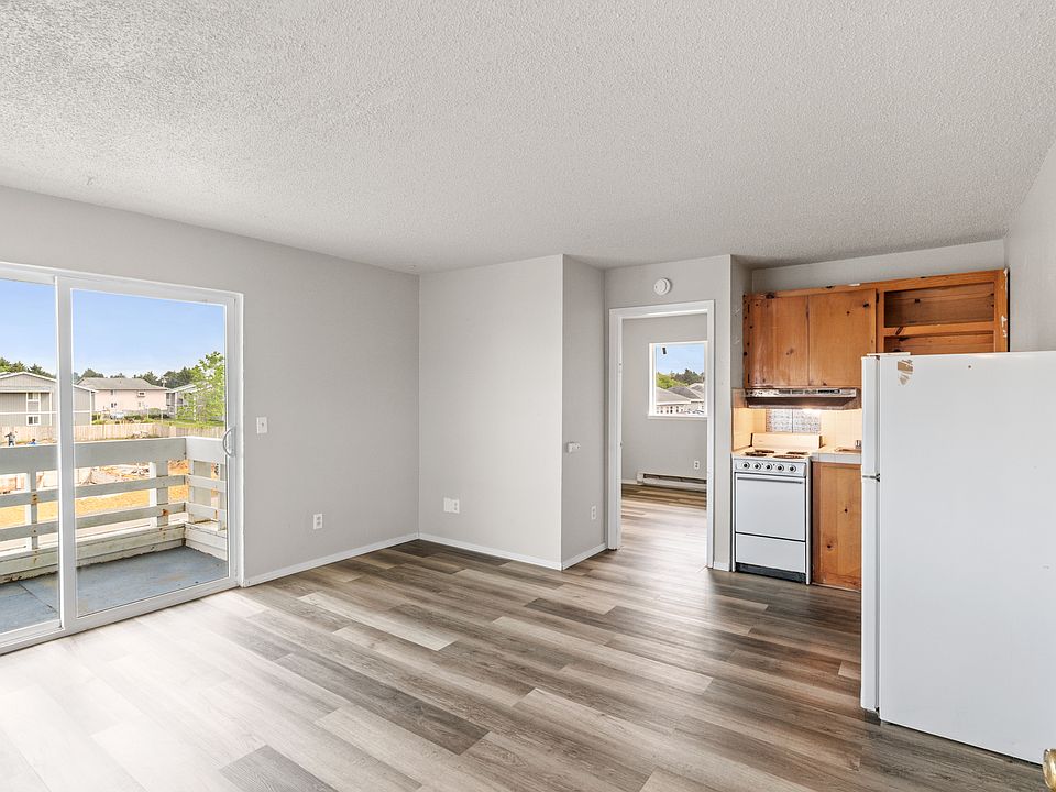 1st image of 165 Barnacle St NW #513