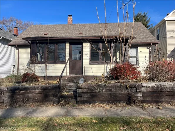 1237 McIntosh Ave, Akron, OH 44314