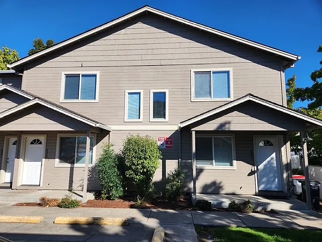 Berrydale Ave, Medford — Photo 1