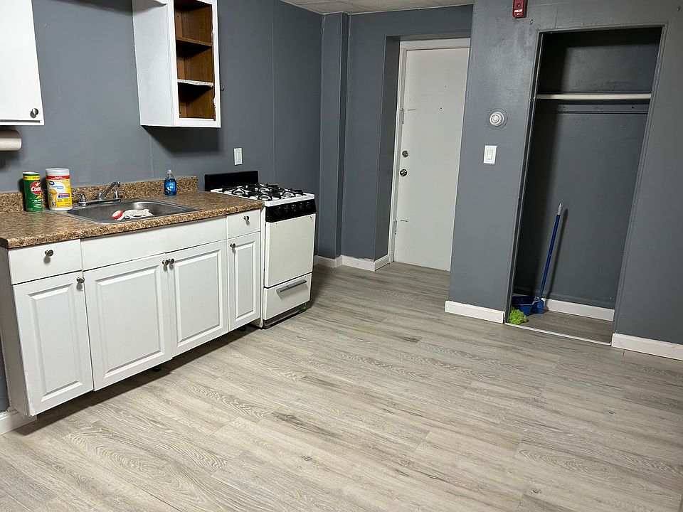 1st image of 14 Monument Sq #1-3