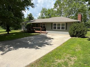 21405 Oakwood Ln, Chanute, KS 66720
