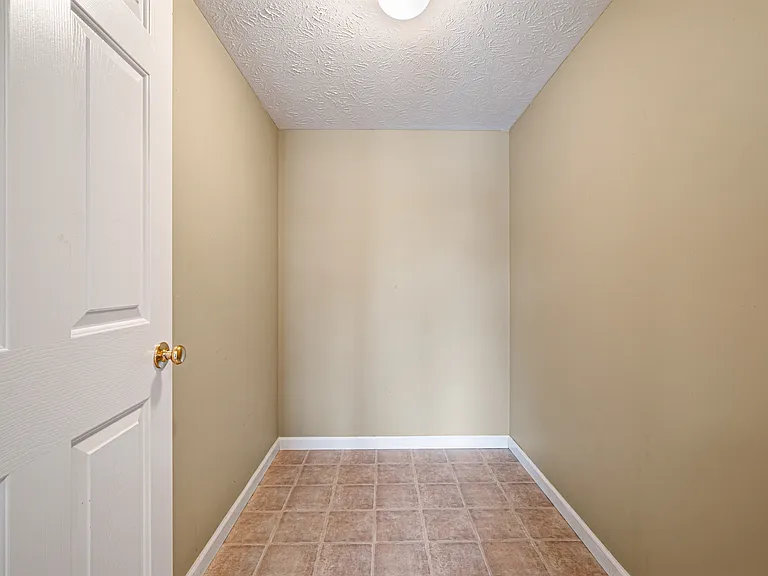 208 Village Pl — Photo 6