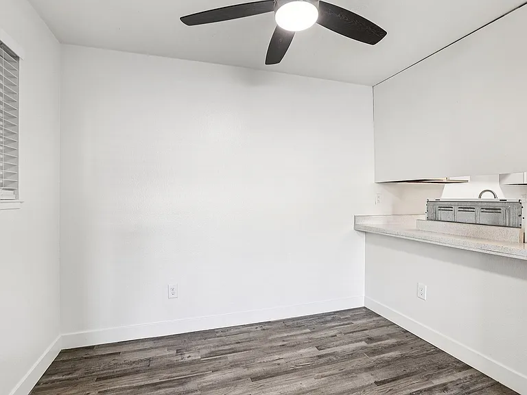 Interior 2x2
