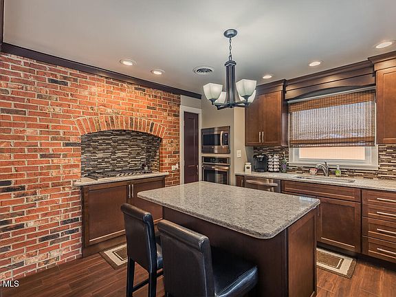 5th image of 32 Albea Drive