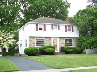 285 Simpson Rd, Rochester, NY 14617