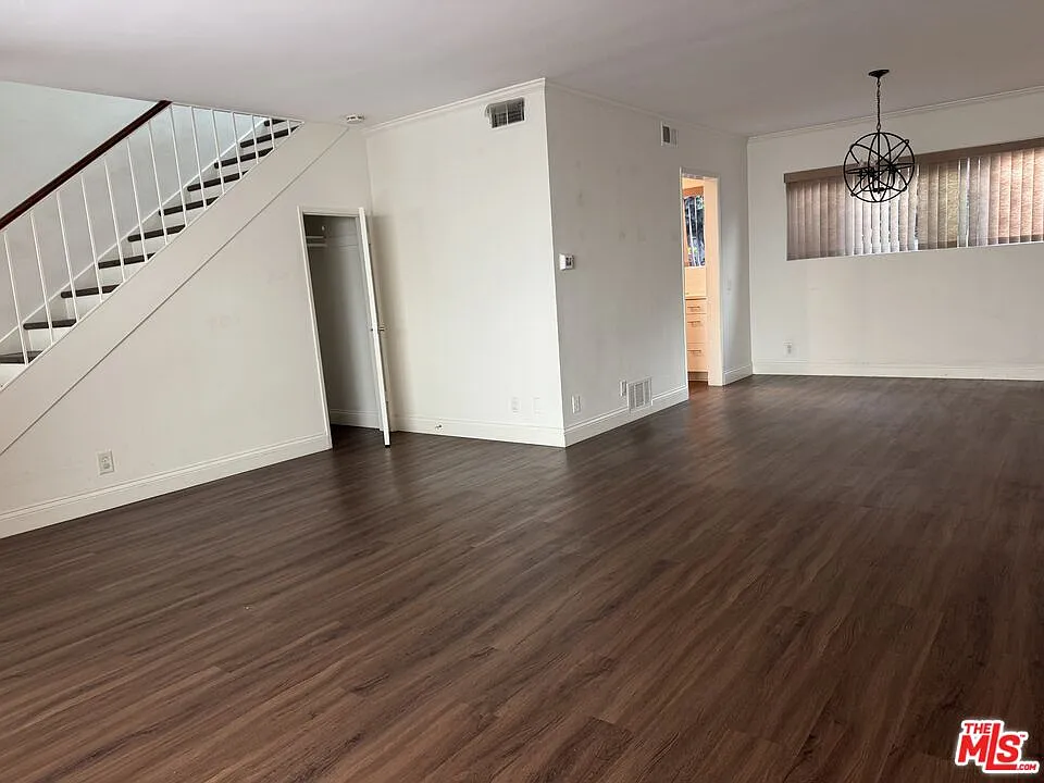 2 bed, 1.5 bath, $4,100 — Photo 3
