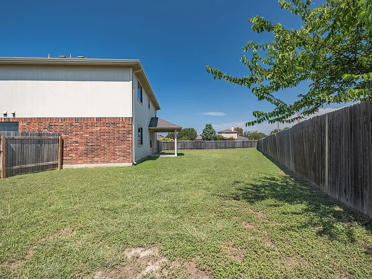 2202 Piedmont Ct — Photo 21