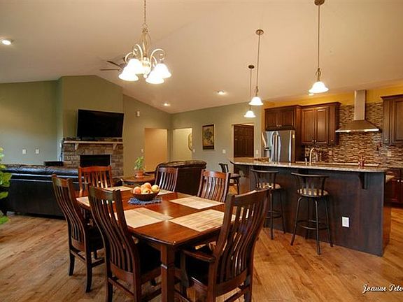 4th image of 1001 Clover Ln