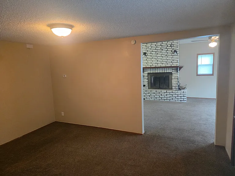 1013 Broadway St — Photo 11