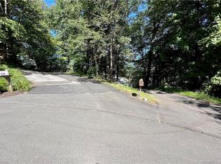 27 Satterlee Rd, New Fairfield, CT 06812