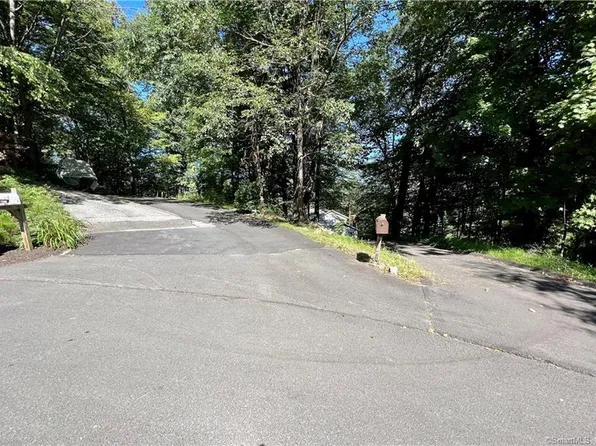 27 Satterlee Road, New Fairfield, CT 06812